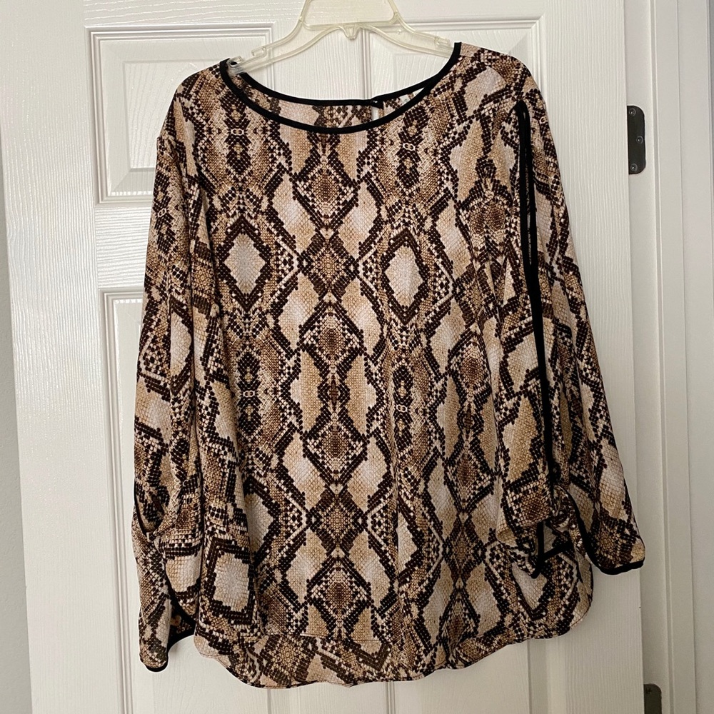 Gorgeous snake print blouse size 18/20